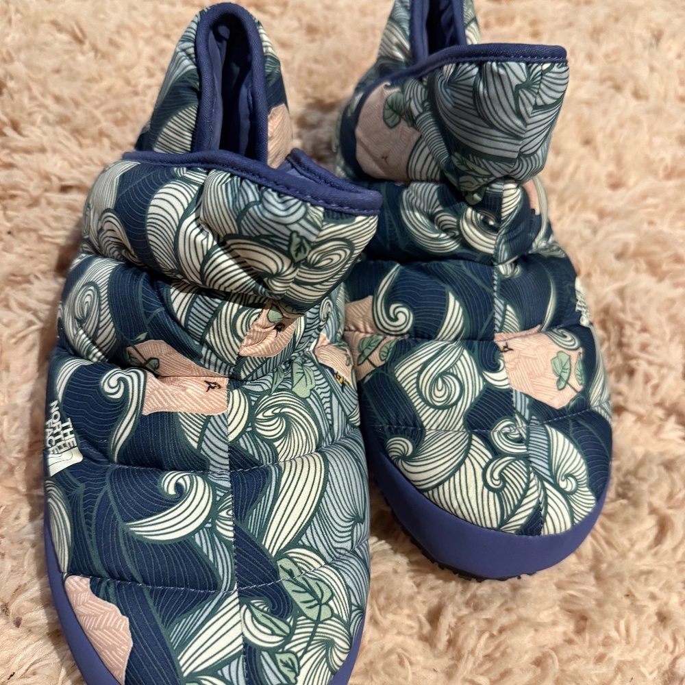 Thermoball north face slippers